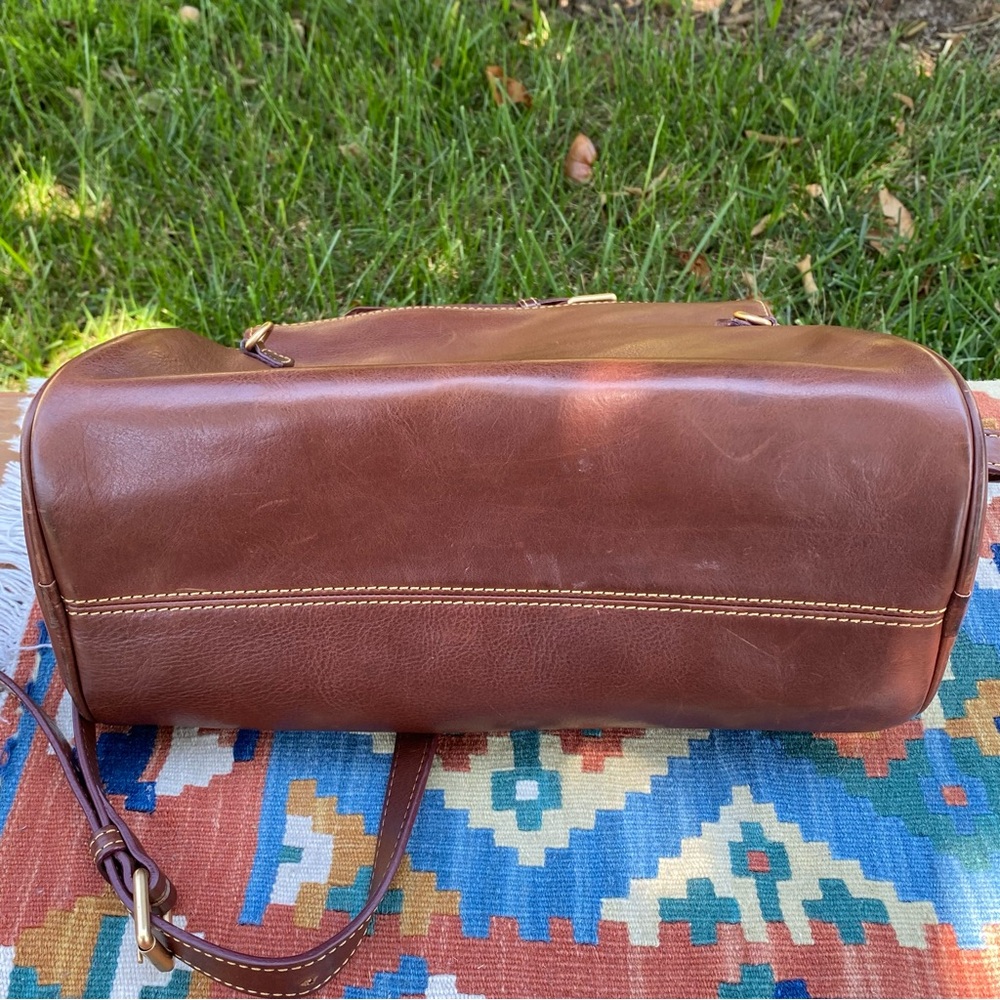Stunning Dooney and Bourke Bag - Picture 9 of 16